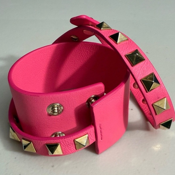 Valentino Garavani Neon Pink Studded rock stud bracelet leather - Picture 8 of 8